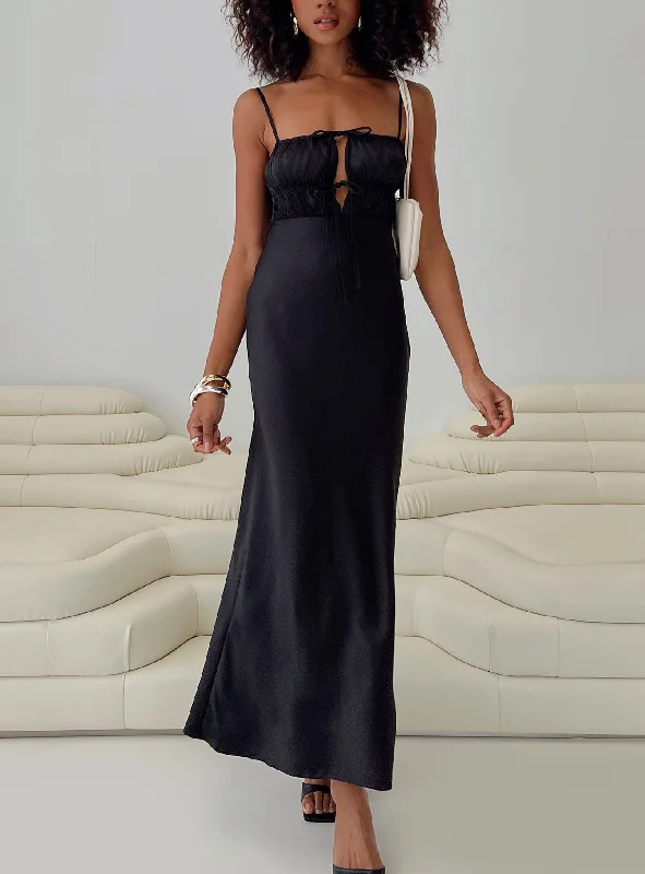 Knit Casual Dresses in Chunky Patterns​ Jaquelin Maxi Dress Black