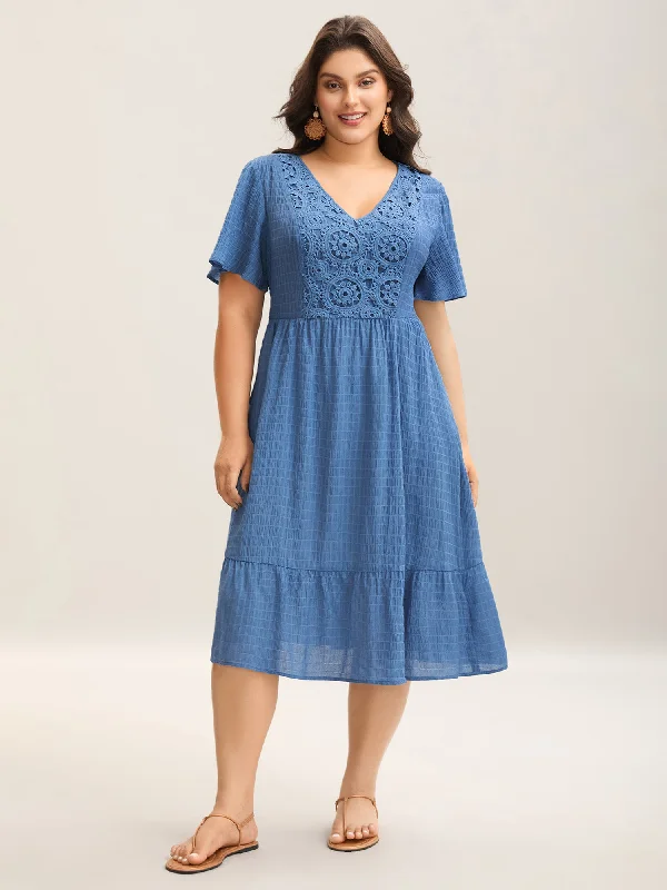 Concert - Wear Casual Dresses with a Fun Style​ Lace Textured Pockets Tiered Midi Dress