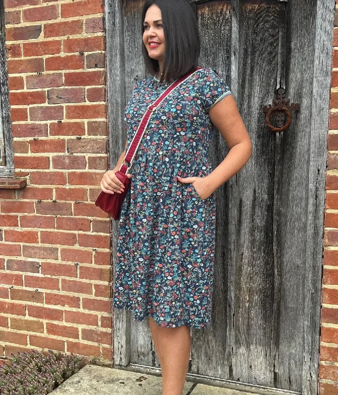 Fall - Style Casual Dresses with Earthy Tones Brakeburn Blue Ditsy Jersey Midi Dress Fall - Style Casual Dresses with Earthy Tones Brakeburn Blue Ditsy Jersey Midi Dress