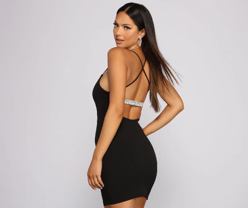 Mini dresses with abstract prints for an artistic look Simply Stunning Sleeveless Mini Dress