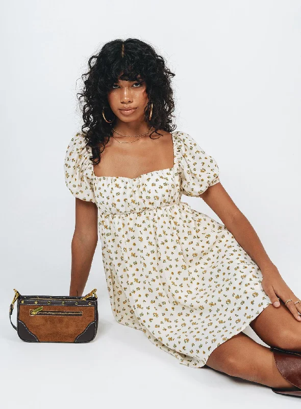 Celebrity - Inspired Casual Dresses for a Fashionable Look Let's Dance Mini Dress Yellow Floral Celebrity - Inspired Casual Dresses for a Fashionable Look Let's Dance Mini Dress Yellow Floral