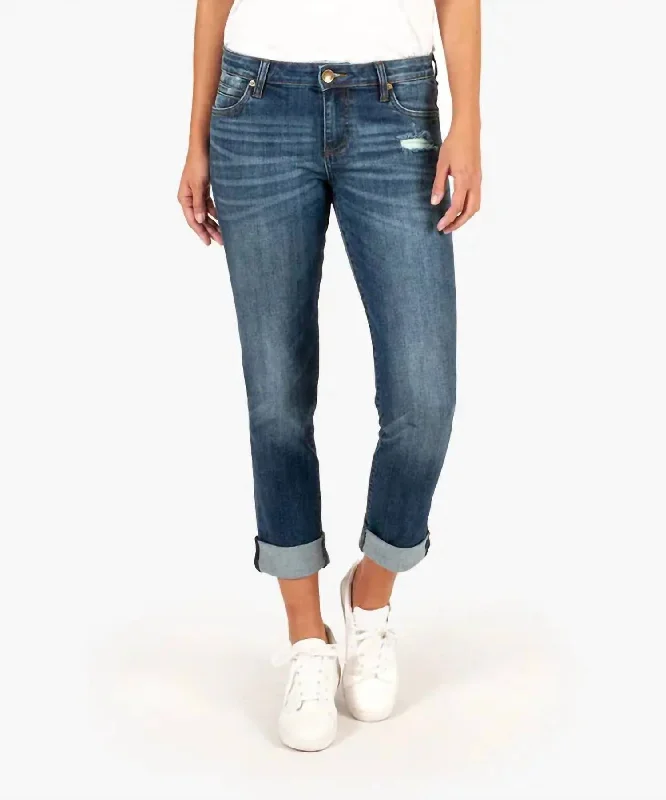 Light - wash women jeans for a fresh and summery appearance Catherine Boyfriend Jeans In Medium Wash Light - wash women jeans for a fresh and summery appearance Catherine Boyfriend Jeans In Medium Wash