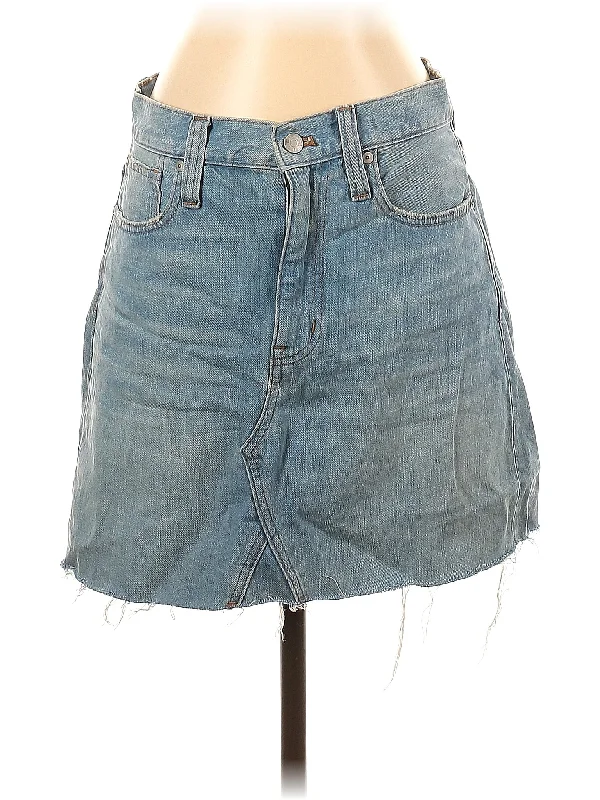 Denim skirts for date nights with a romantic feel Denim Skirt