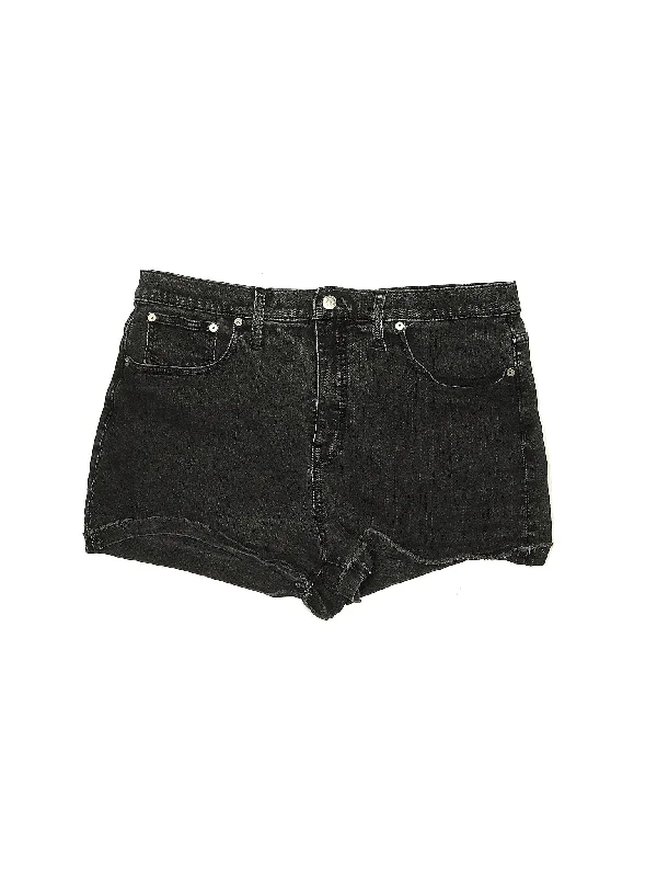 Plus Size Women's Denim Shorts with Embroidered Flowers in Light Blue for a Feminine Touch High-Rise Denim Shorts in Dark Wash Plus Size Women's Denim Shorts with Embroidered Flowers in Light Blue for a Feminine Touch High-Rise Denim Shorts in Dark Wash