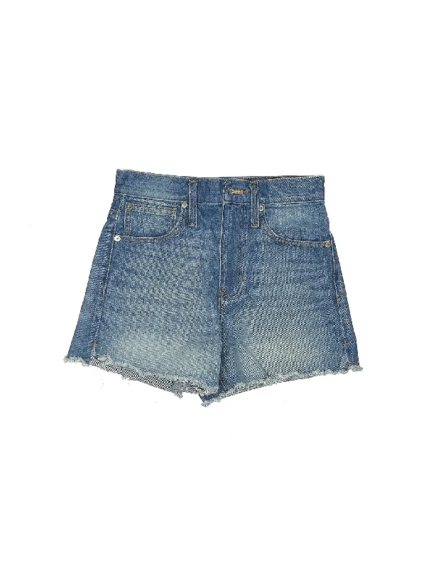Plus Size Women's Stretch Denim Shorts with Belt Loops in Medium Wash for a Versatile Fit High-Rise Denim Shorts in Light Wash Plus Size Women's Stretch Denim Shorts with Belt Loops in Medium Wash for a Versatile Fit High-Rise Denim Shorts in Light Wash