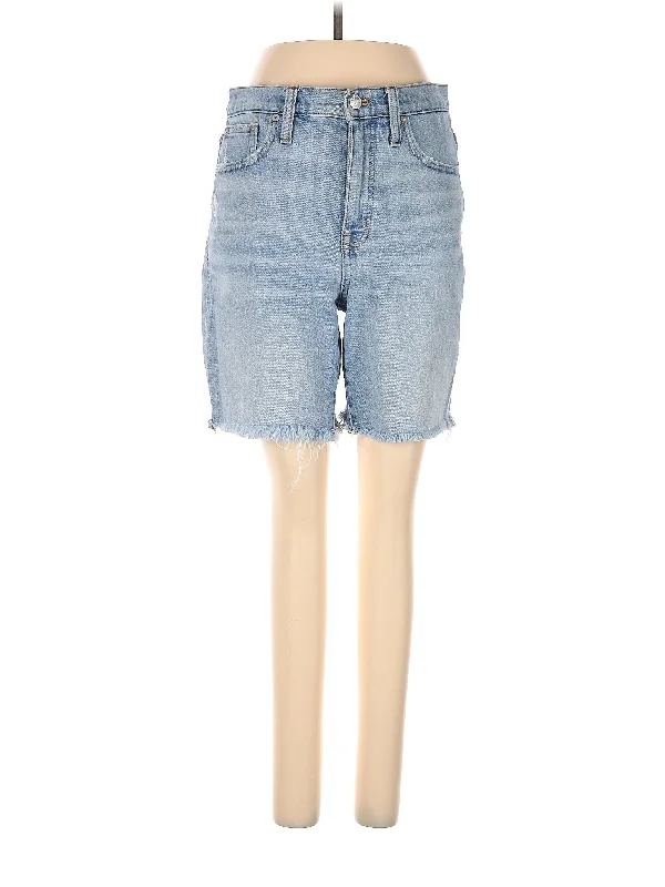 Women's Printed Floral Linen Shorts in Pastel Colors for a Summer Beach Outfit High-Rise Denim Shorts in Light Wash Women's Printed Floral Linen Shorts in Pastel Colors for a Summer Beach Outfit High-Rise Denim Shorts in Light Wash