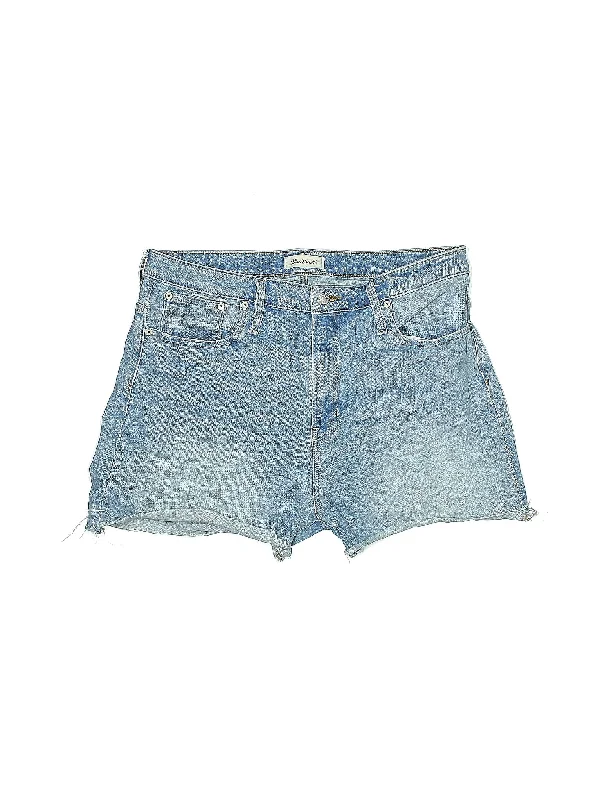 Women's Leather - Look Faux Leather Shorts in Black for an Edgy and Bold Appearance High-Rise Denim Shorts in Light Wash Women's Leather - Look Faux Leather Shorts in Black for an Edgy and Bold Appearance High-Rise Denim Shorts in Light Wash