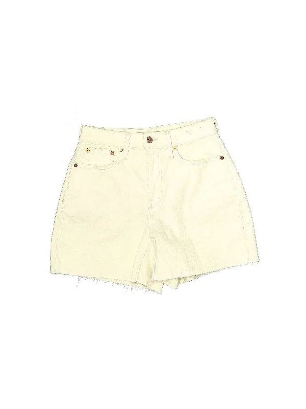 Plus Size Women's Denim Bermuda Shorts in Dark Wash for a Classic and Sophisticated Style High-Rise Denim Shorts in Light Wash Plus Size Women's Denim Bermuda Shorts in Dark Wash for a Classic and Sophisticated Style High-Rise Denim Shorts in Light Wash