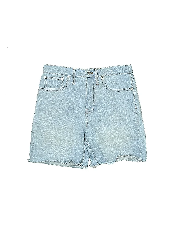 Plus Size Women's Elastic Waistband Linen Shorts in Navy Blue for a Comfortable Everyday Option High-Rise Denim Shorts in Light Wash Plus Size Women's Elastic Waistband Linen Shorts in Navy Blue for a Comfortable Everyday Option High-Rise Denim Shorts in Light Wash