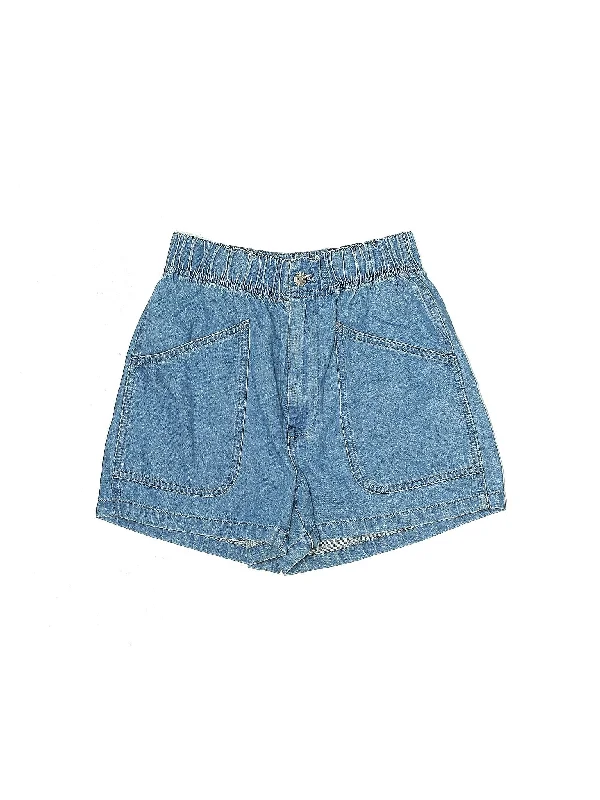 Plus Size Women's Cargo Shorts in Olive Green with Multiple Pockets for Outdoor Adventures High-Rise Denim Shorts in Medium Wash Plus Size Women's Cargo Shorts in Olive Green with Multiple Pockets for Outdoor Adventures High-Rise Denim Shorts in Medium Wash