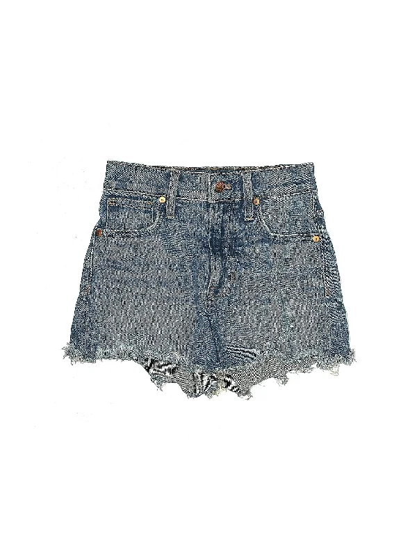 Women's Ruffled Hem Denim Shorts in Light Wash for a Feminine and Fashionable Style High-Rise Denim Shorts in Medium Wash Women's Ruffled Hem Denim Shorts in Light Wash for a Feminine and Fashionable Style High-Rise Denim Shorts in Medium Wash