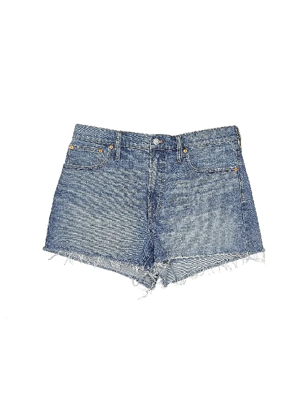 High - Waisted Plus Size Women's Denim Shorts with Distressed Details for a Trendy Look High-Rise Denim Shorts in Medium Wash High - Waisted Plus Size Women's Denim Shorts with Distressed Details for a Trendy Look High-Rise Denim Shorts in Medium Wash