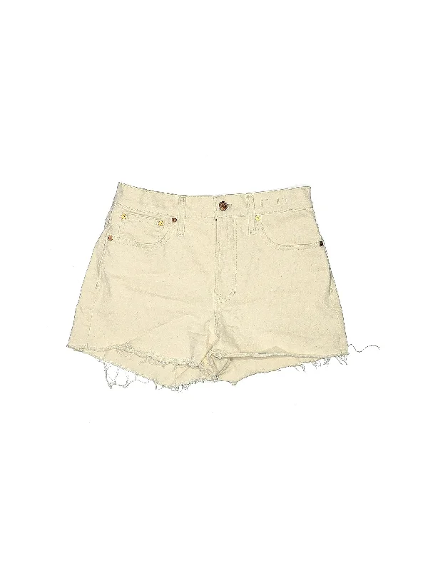Women's Ruffled Hem Denim Shorts in Light Wash for a Feminine and Fashionable Style Low-Rise Denim Shorts Women's Ruffled Hem Denim Shorts in Light Wash for a Feminine and Fashionable Style Low-Rise Denim Shorts