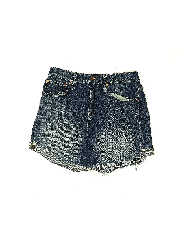 High - Waisted Plus Size Women's Denim Shorts with Distressed Details for a Trendy Look Low-Rise Denim Shorts in Dark Wash High - Waisted Plus Size Women's Denim Shorts with Distressed Details for a Trendy Look Low-Rise Denim Shorts in Dark Wash