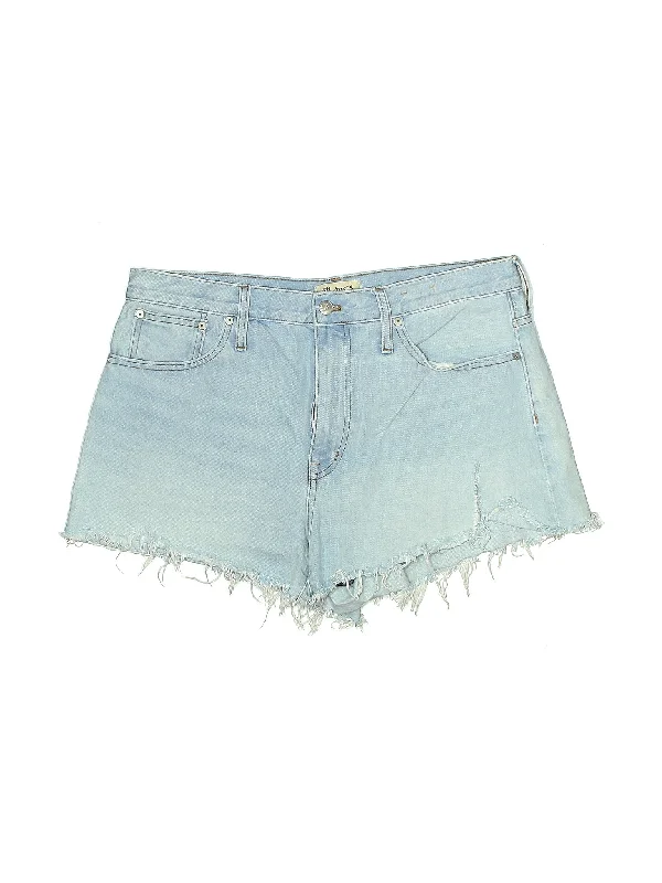 Women's Leather - Look Faux Leather Shorts in Black for an Edgy and Bold Appearance Low-Rise Denim Shorts in Light Wash Women's Leather - Look Faux Leather Shorts in Black for an Edgy and Bold Appearance Low-Rise Denim Shorts in Light Wash