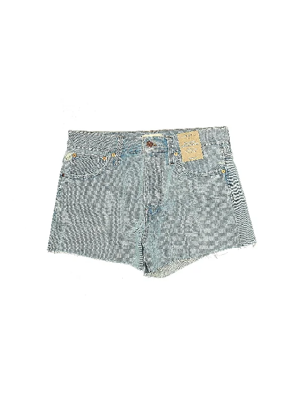 Plus Size Women's Stretch Cotton Athletic Shorts with Side Pockets for Workout Sessions Low-Rise Denim Shorts in Light Wash Plus Size Women's Stretch Cotton Athletic Shorts with Side Pockets for Workout Sessions Low-Rise Denim Shorts in Light Wash