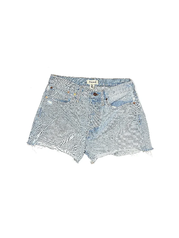 Women's Lace - Trimmed Shorts in White for a Romantic and Elegant Outfit Mid-Rise Denim Shorts in Light Wash Women's Lace - Trimmed Shorts in White for a Romantic and Elegant Outfit Mid-Rise Denim Shorts in Light Wash