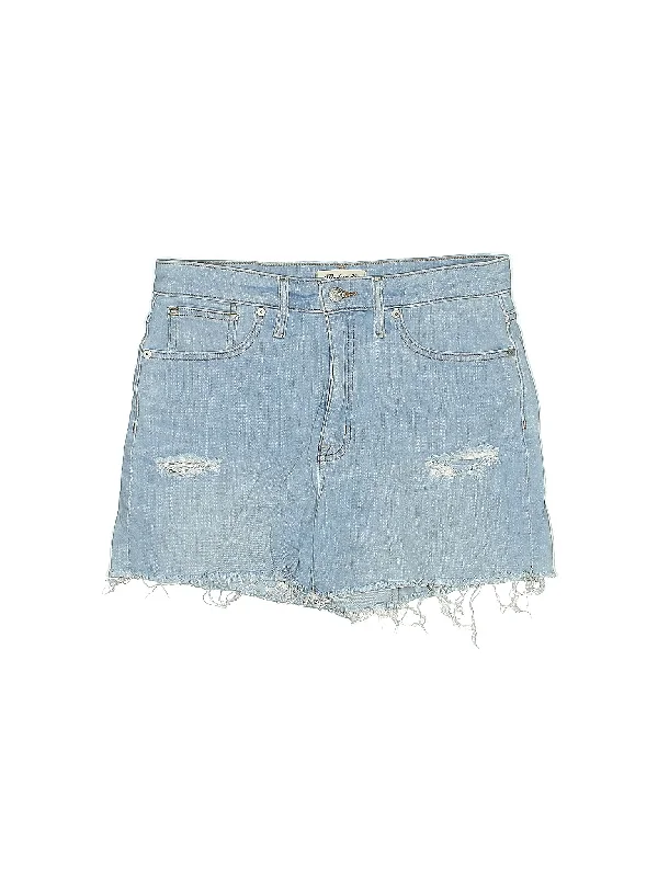 Plus Size Women's Denim Shorts with Embroidered Flowers in Light Blue for a Feminine Touch Mid-Rise Denim Shorts in Light Wash Plus Size Women's Denim Shorts with Embroidered Flowers in Light Blue for a Feminine Touch Mid-Rise Denim Shorts in Light Wash