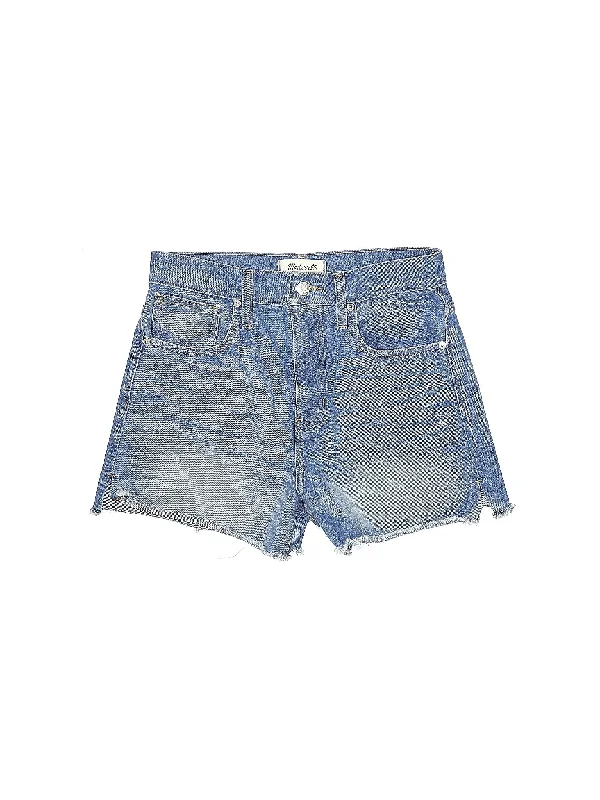 Plus Size Women's Denim Shorts with Embroidered Flowers in Light Blue for a Feminine Touch Mid-Rise Denim Shorts in Medium Wash Plus Size Women's Denim Shorts with Embroidered Flowers in Light Blue for a Feminine Touch Mid-Rise Denim Shorts in Medium Wash