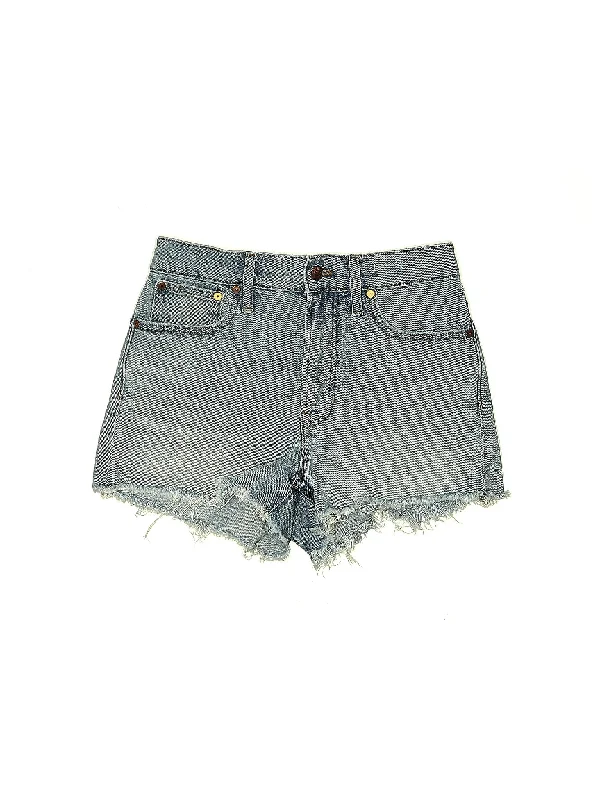 Women's Ruffled Hem Denim Shorts in Light Wash for a Feminine and Fashionable Style Mid-Rise Denim Shorts in Medium Wash Women's Ruffled Hem Denim Shorts in Light Wash for a Feminine and Fashionable Style Mid-Rise Denim Shorts in Medium Wash