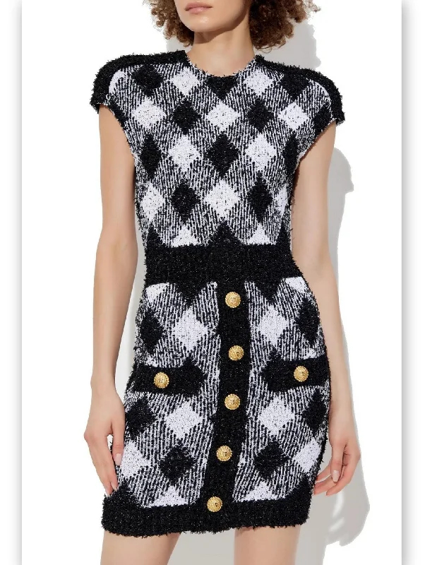 Ruffled Women Dress with Multiple Layers for a Playful and Girly Style Black and White Diamond-Pattern Knit Mini Dress Ruffled Women Dress with Multiple Layers for a Playful and Girly Style Black and White Diamond-Pattern Knit Mini Dress