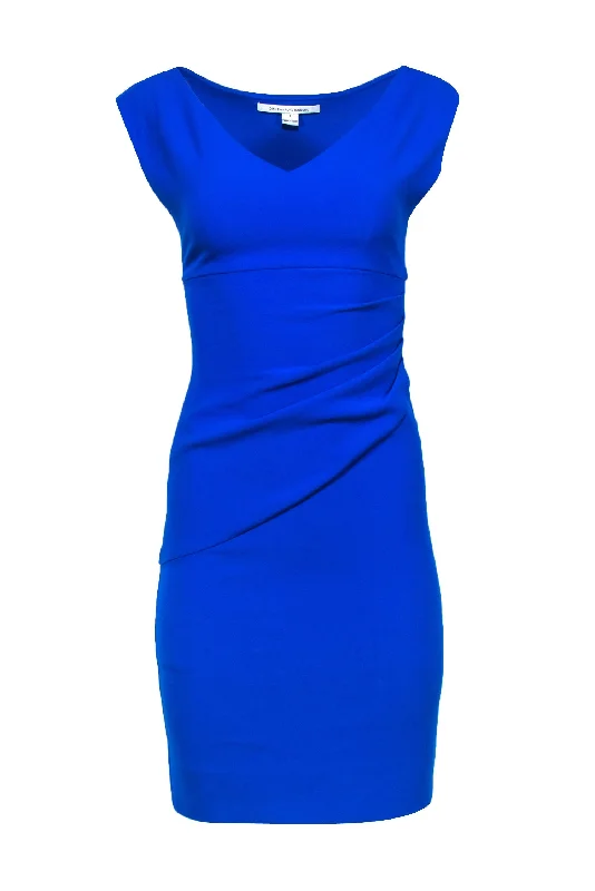 Wrap - Style Women Dress with Adjustable Fit for All Body Types Wrap - Style Women Dress with Adjustable Fit for All Body Types Diane von Furstenberg - Blue V-Neck Gathered-Waist Sheath Dress Sz 0 Wrap - Style Women Dress with Adjustable Fit for All Body Types Wrap - Style Women Dress with Adjustable Fit for All Body Types Diane von Furstenberg - Blue V-Neck Gathered-Waist Sheath Dress Sz 0