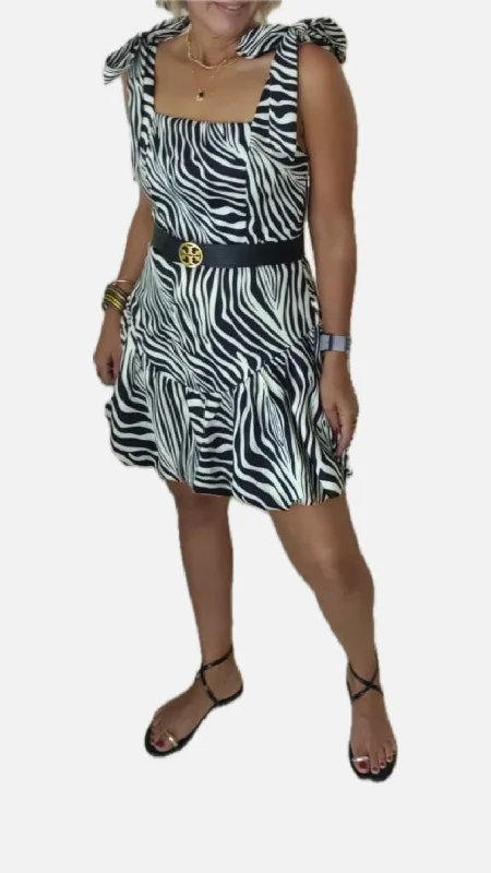 Printed Abstract Women Dress for a Modern and Artistic Appeal Printed Abstract Women Dress for a Modern and Artistic Appeal Giana Dress Printed Abstract Women Dress for a Modern and Artistic Appeal Printed Abstract Women Dress for a Modern and Artistic Appeal Giana Dress