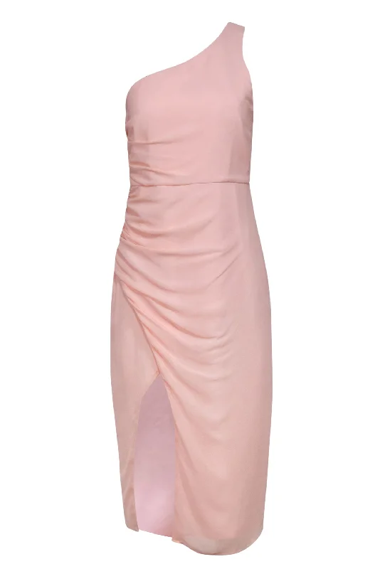 Ruffled Women Dress with Multiple Layers for a Playful and Girly Style Ruffled Women Dress with Multiple Layers for a Playful and Girly Style NBD - Petal Pink One Shoulder Side-Gathered Gown Sz S