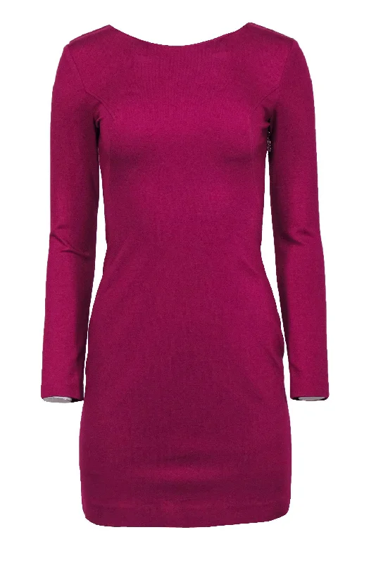 Halter Neck Women Dress to Show Off the Shoulders and Neckline Halter Neck Women Dress to Show Off the Shoulders and Neckline Versace Jeans Couture - Magenta Long Sleeve Bodycon Dress Sz 4 Halter Neck Women Dress to Show Off the Shoulders and Neckline Halter Neck Women Dress to Show Off the Shoulders and Neckline Versace Jeans Couture - Magenta Long Sleeve Bodycon Dress Sz 4