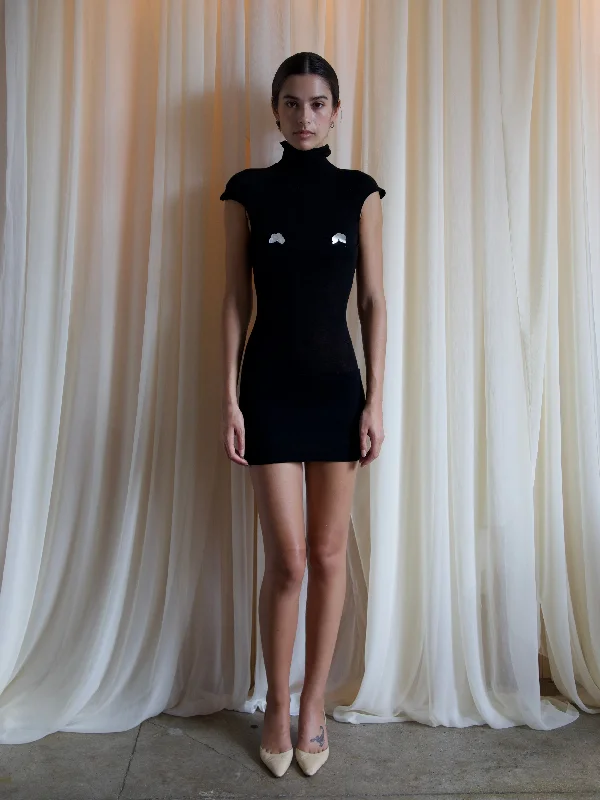Shift Women Dress with a Simple and Classic Design for Everyday Wear Shift Women Dress with a Simple and Classic Design for Everyday Wear SNOWDROP DRESS IN BLACK Shift Women Dress with a Simple and Classic Design for Everyday Wear Shift Women Dress with a Simple and Classic Design for Everyday Wear SNOWDROP DRESS IN BLACK