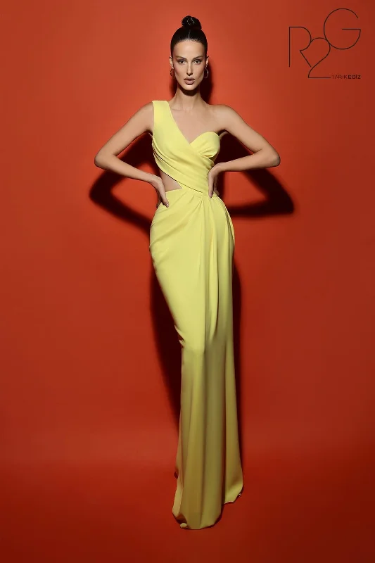 Halter Neck Women Dress to Show Off the Shoulders and Neckline Halter Neck Women Dress to Show Off the Shoulders and Neckline Tarik Ediz 53005 Halter Neck Women Dress to Show Off the Shoulders and Neckline Halter Neck Women Dress to Show Off the Shoulders and Neckline Tarik Ediz 53005