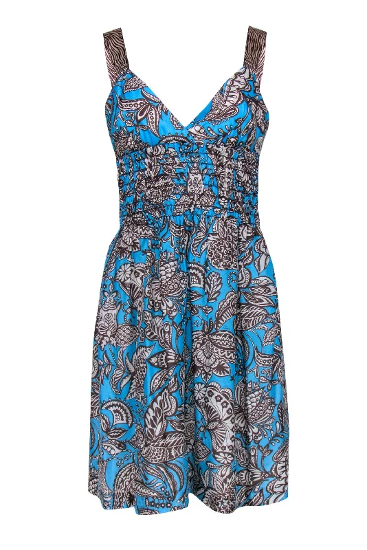 Empire Waist Women Dress to Accentuate the Bust and Conceal the Waist Empire Waist Women Dress to Accentuate the Bust and Conceal the Waist Trina Turk - Bright Blue & Brown Paisley Print Smocked Waist Dress Sz 6 Empire Waist Women Dress to Accentuate the Bust and Conceal the Waist Empire Waist Women Dress to Accentuate the Bust and Conceal the Waist Trina Turk - Bright Blue & Brown Paisley Print Smocked Waist Dress Sz 6