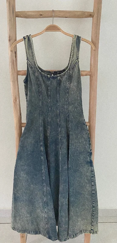Plus Size Women Dress with a Flattering A - Line Cut for Comfort and Style Plus Size Women Dress with a Flattering A - Line Cut for Comfort and Style Washed Midi Denim Dress Plus Size Women Dress with a Flattering A - Line Cut for Comfort and Style Plus Size Women Dress with a Flattering A - Line Cut for Comfort and Style Washed Midi Denim Dress