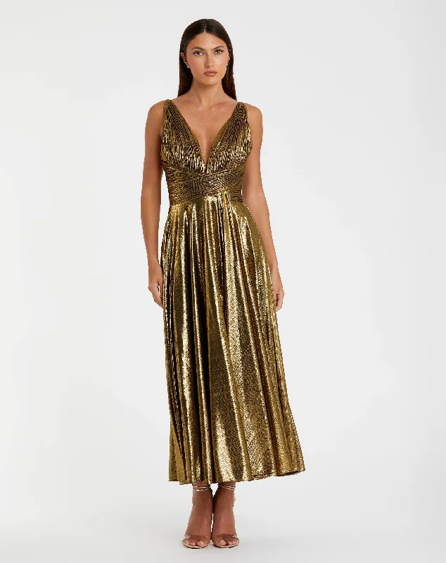 Midi dresses with wrap - around skirts for a customizable fit Sleeveless V Neck Pleated Top Metallic Dress Midi dresses with wrap - around skirts for a customizable fit Sleeveless V Neck Pleated Top Metallic Dress
