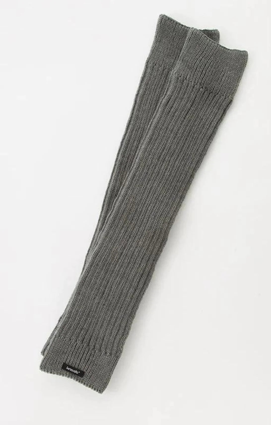 MIDDLE GREY